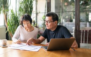 sequence-of-return-asian-couple-finance-lifestyle